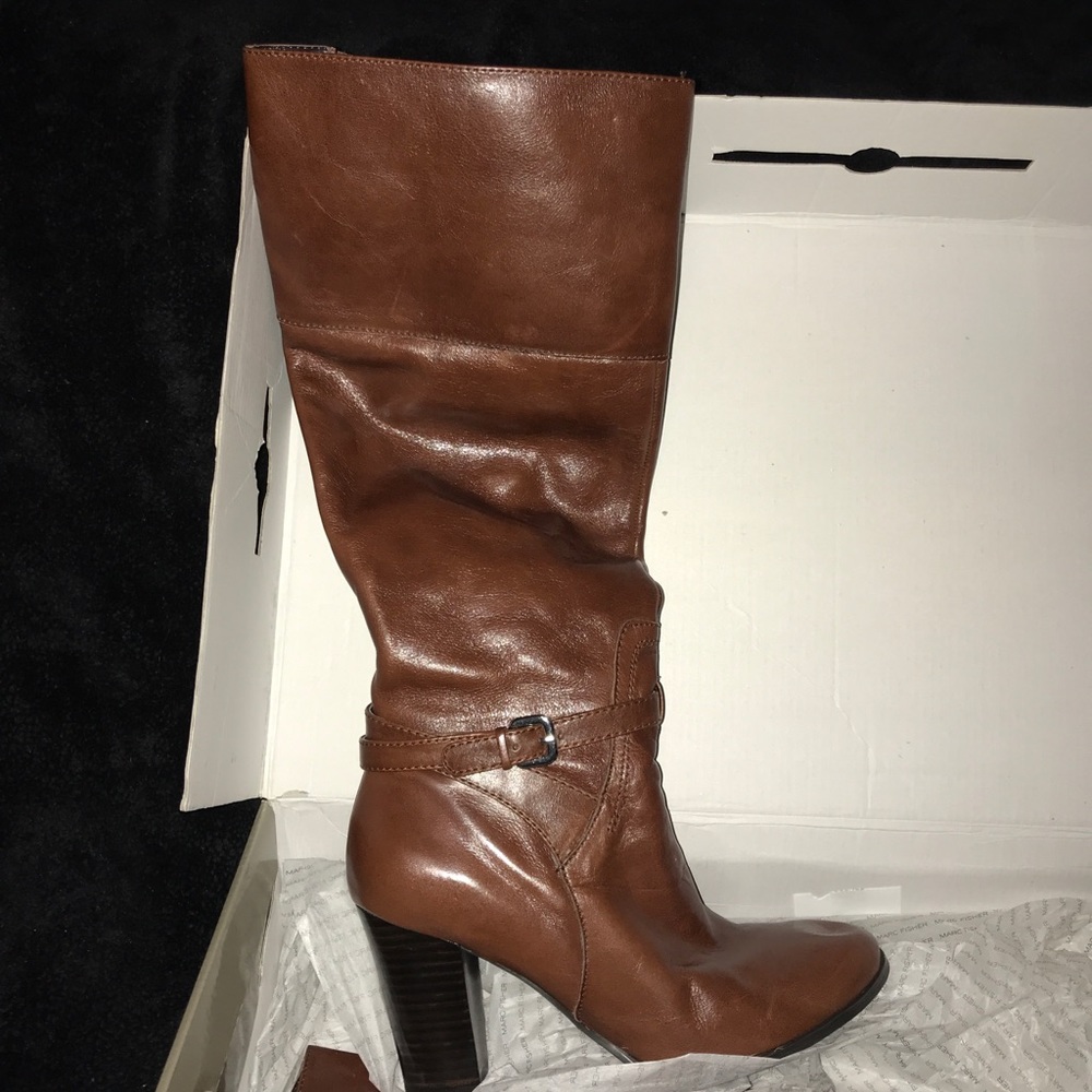 Boots size 9
